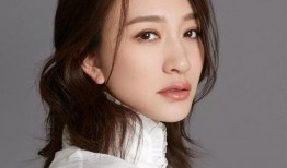 李小冉最新照片爆料,优雅魅力依旧不减当年